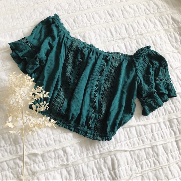 H&M Tops - H&M Off Shoulder Top H&M Tops - H&M Off Shoulder Top